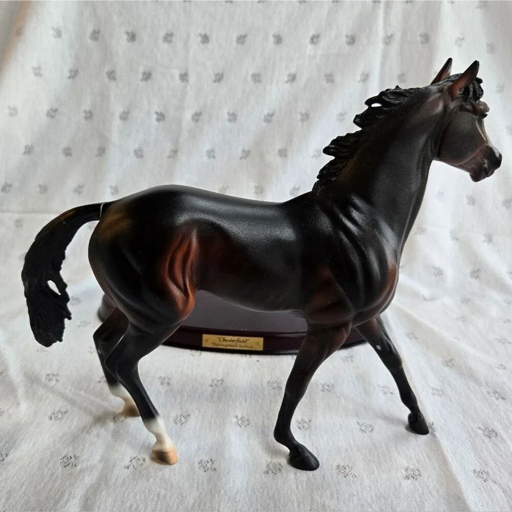 2002 Breyer Chesterfield Horse Sculpture #8130 w/ Wood Base and Box